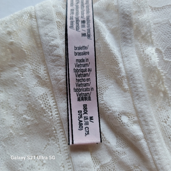 Victoria Secret Lace Wireless Lined Racerback Bralette Set Of 2 Black/White Sz M - Picture 13 of 16